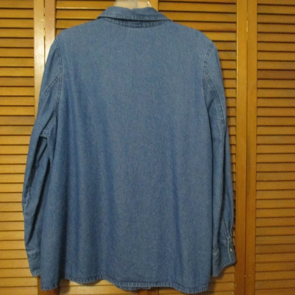 Holiday Christmas top, denim button down, with adorable snow people size 2x - Picture 7 of 7